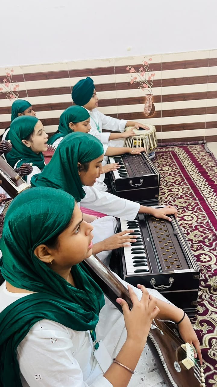 "ਗੁਰਦੁਆਰਾ ਸ੍ਰੀ ਗੁਰੂ ਤੇਗ ਬਹਾਦਰ ਸਾਹਿਬ ਜੀ ਵਿਖੇ ਸ਼ਬਦ ਗਾਇਨ ਸਮਾਗਮ 🎶"
